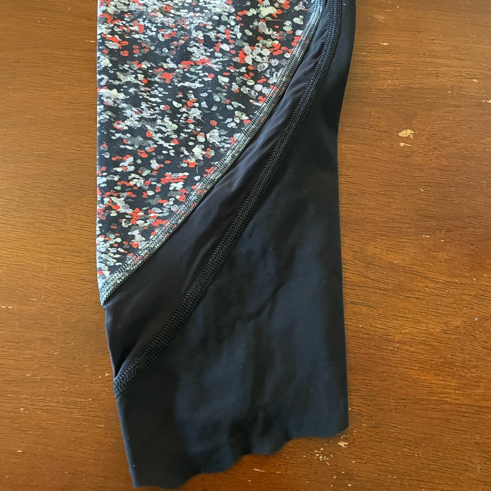 Lululemon Capri size 6 - Picture 6 of 6